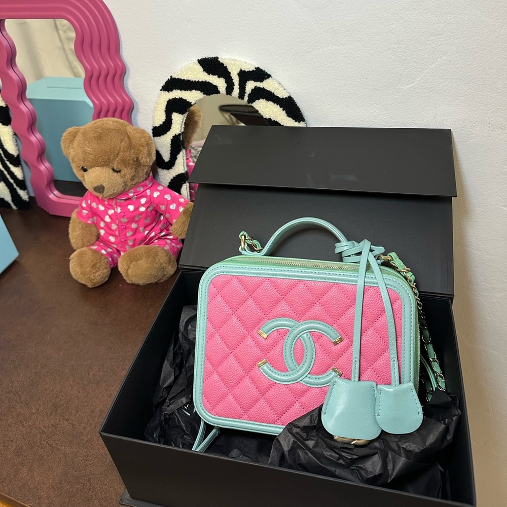 Chanel vanity purse